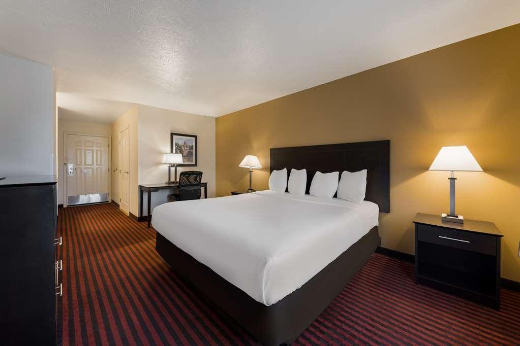Best Western Salinas Valley Inn & Suites Room photo